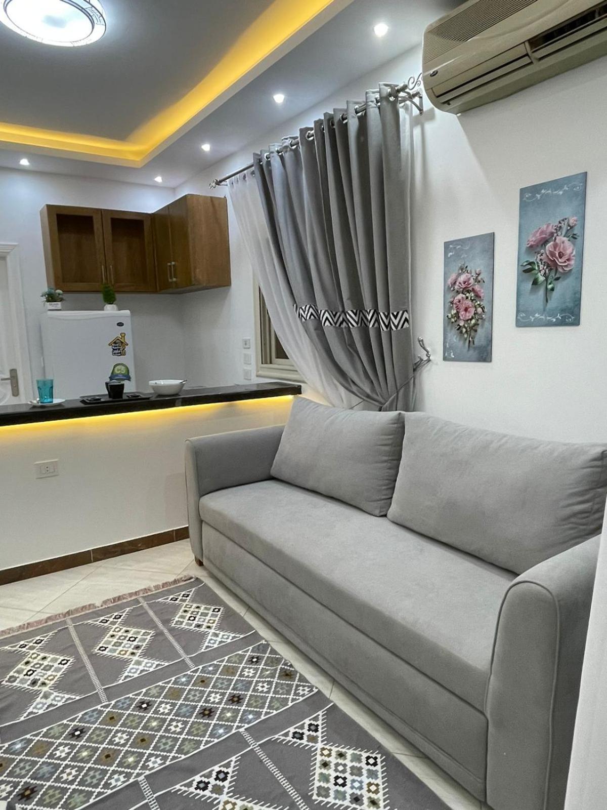 شقة في قلب القاهرة الجديدة تطل على شارع التسعين الشمالي Exterior foto
