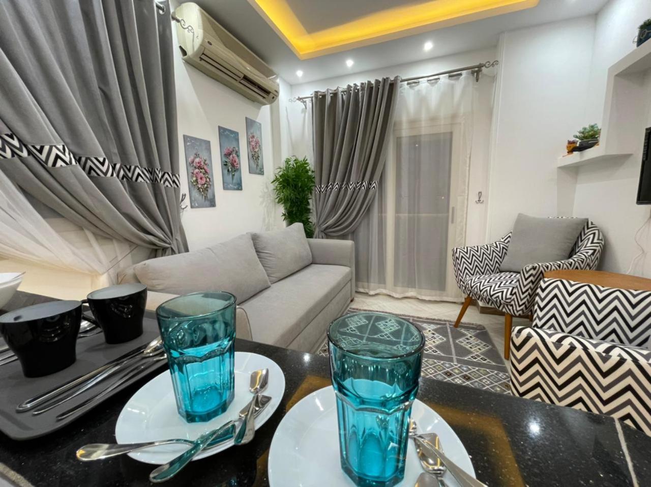 شقة في قلب القاهرة الجديدة تطل على شارع التسعين الشمالي Exterior foto