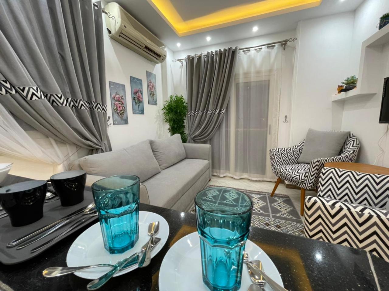 شقة في قلب القاهرة الجديدة تطل على شارع التسعين الشمالي Exterior foto